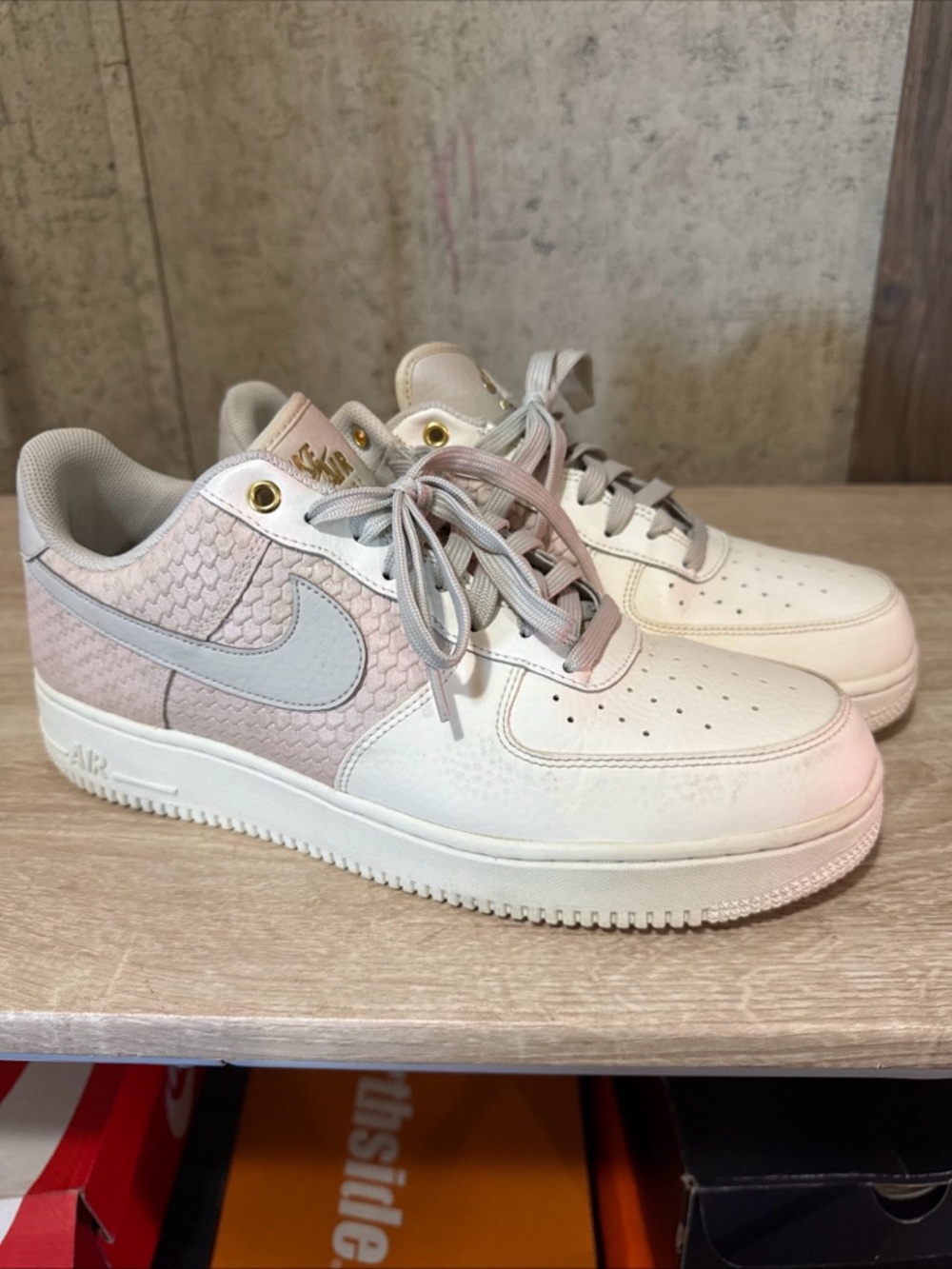Nike Low-Top Sneakers in Pale Pink, Light Gray & White